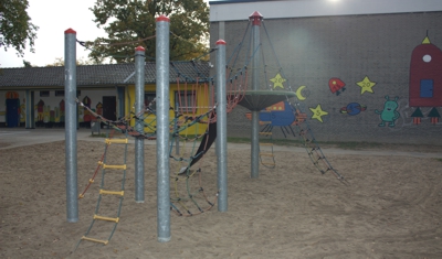 Klettergerüst Roseggerstaße Förderverein Robinson-Schule Eick-Ost e.V. Klettergerüst Roseggerstaße Förderverein Robinson-Schule Eick-Ost e.V.